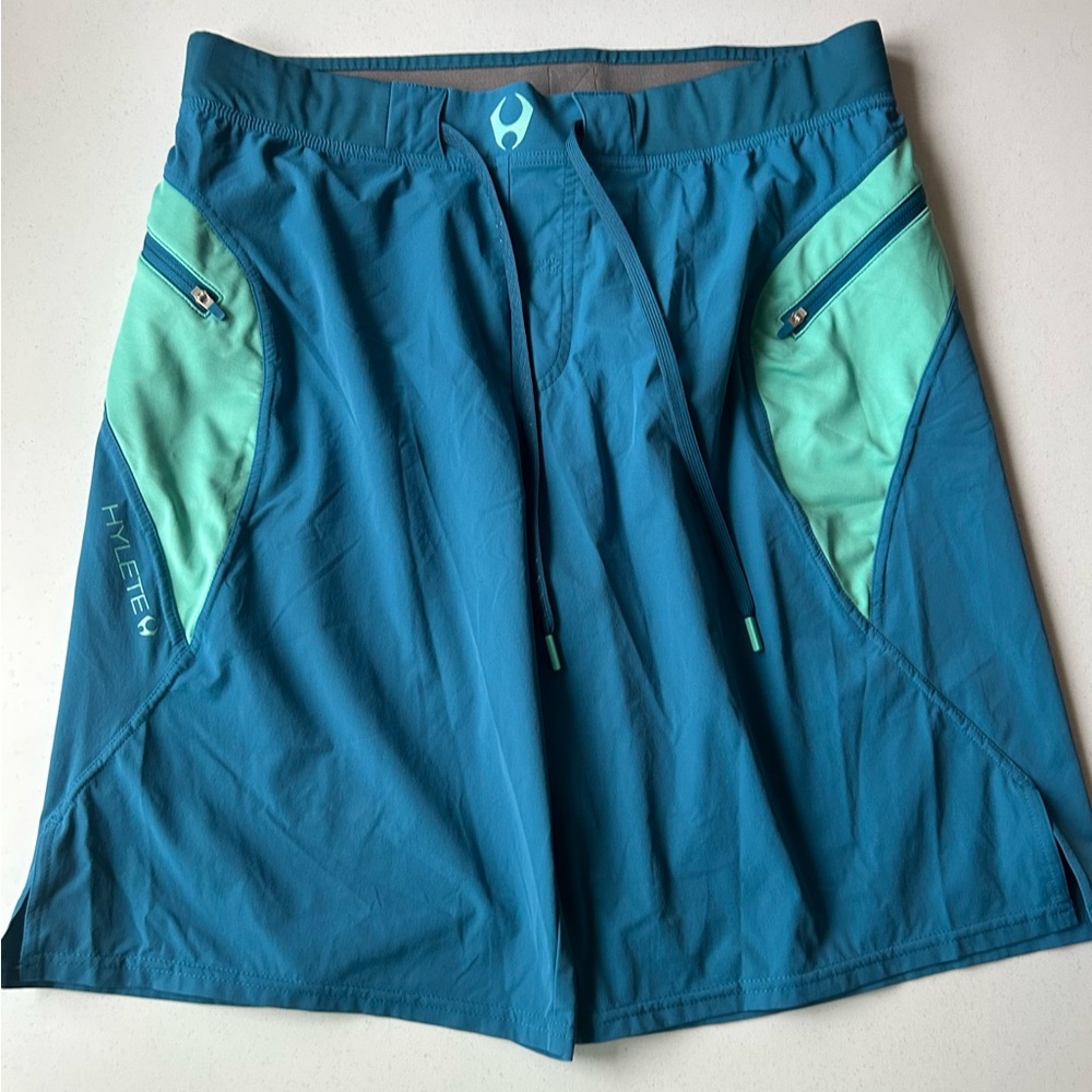 HYLETE men’s size large blue cross training shorts with zip pockets
